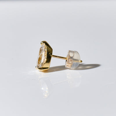 1ct Pear Shape Stud  Pierce