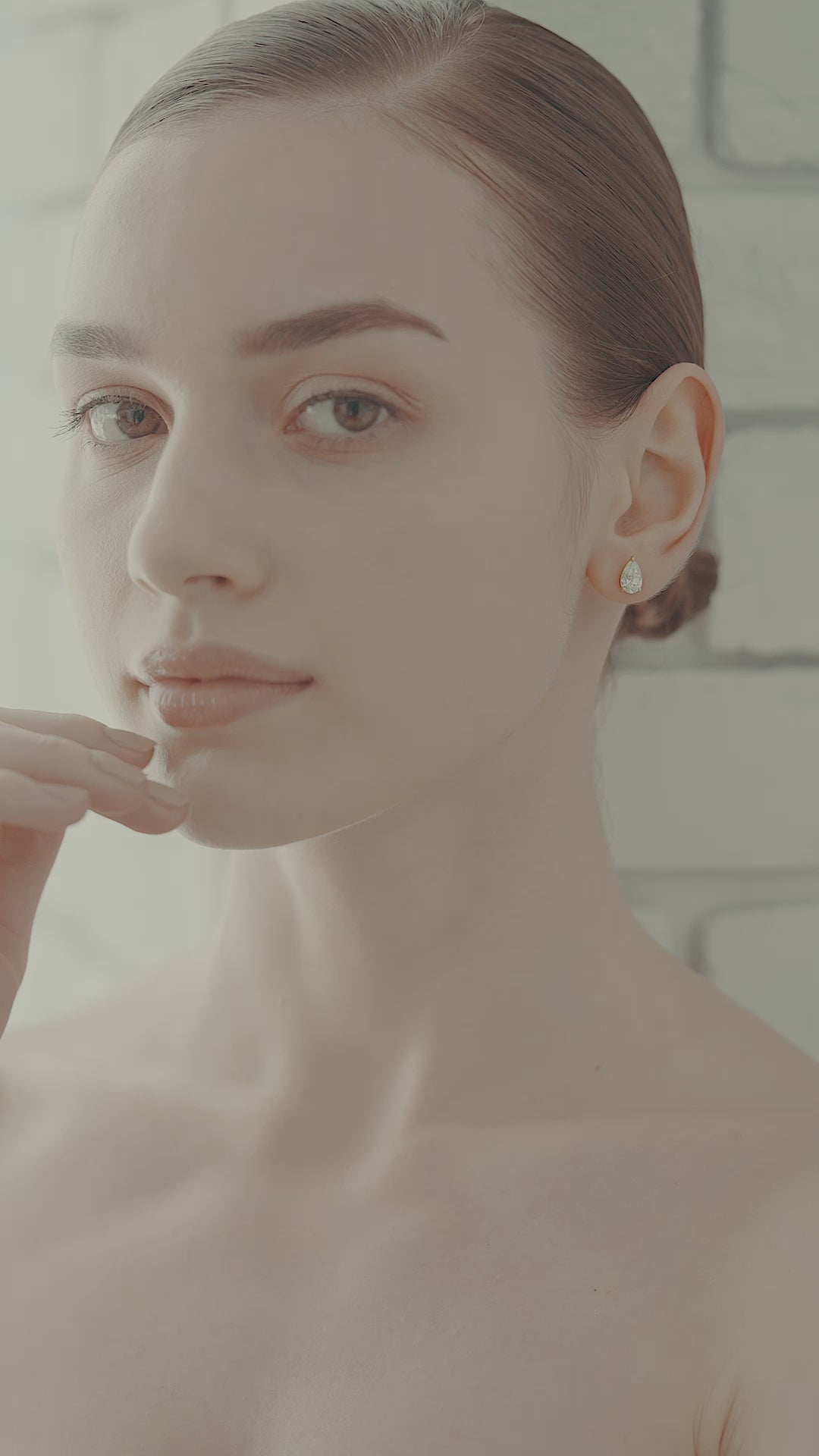 1ct Pear Shape Stud  Pierce